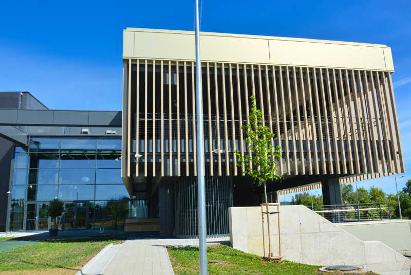  Stavby / Allianz, Zvolen - foto